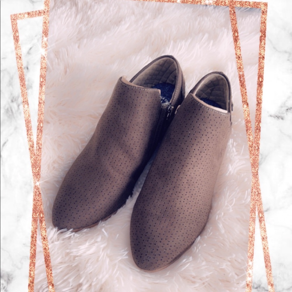 Women’s olive green booties.